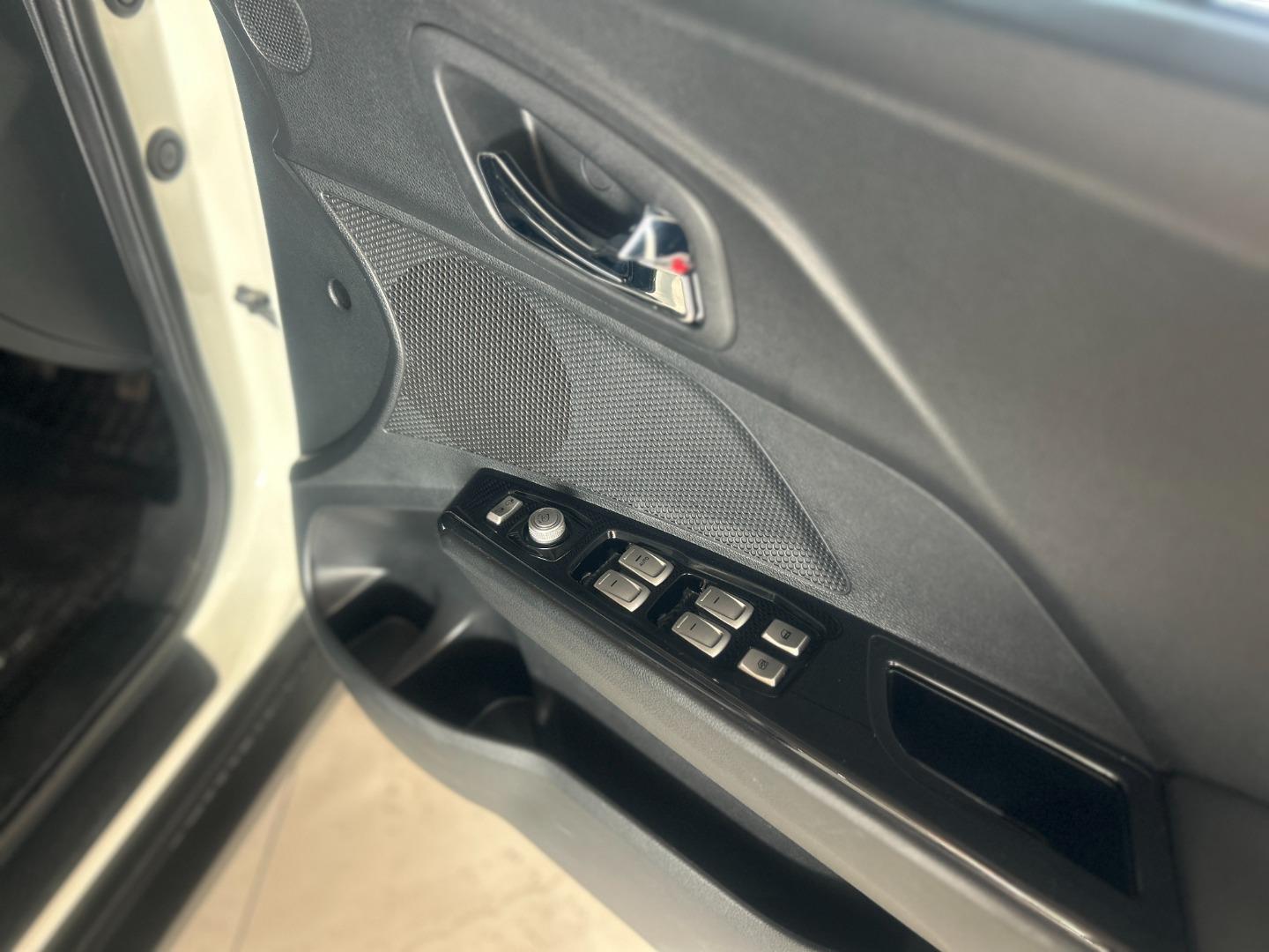 2023 Mahindra XUV300 1.5TD W8