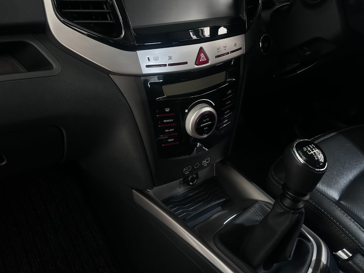 2023 Mahindra XUV300 1.5TD W8