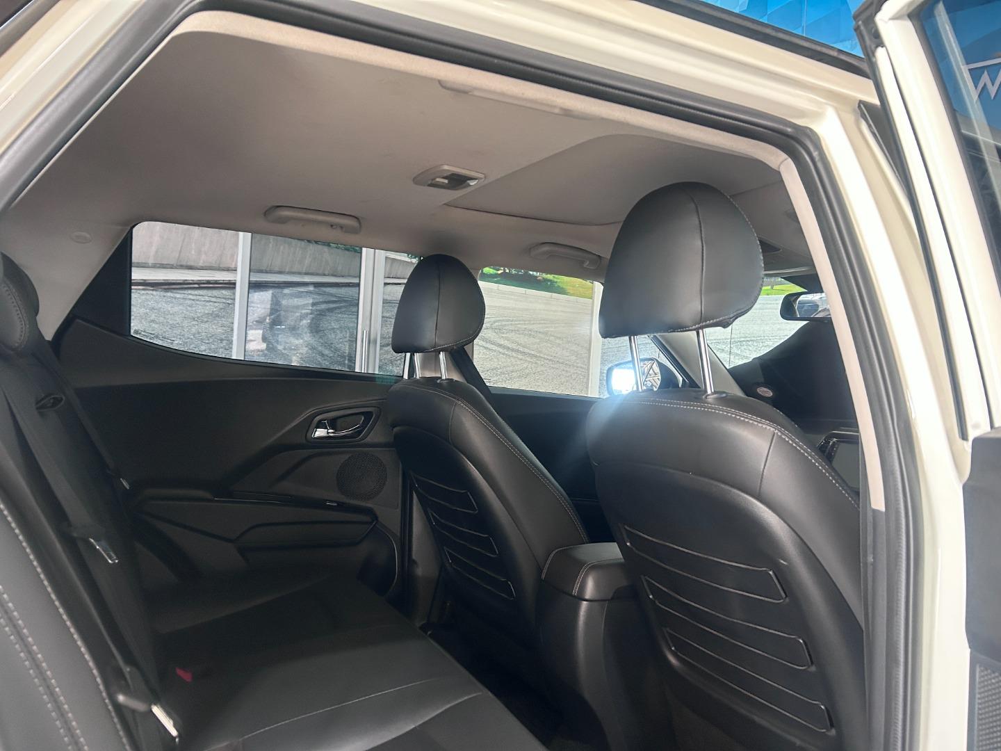 2023 Mahindra XUV300 1.5TD W8