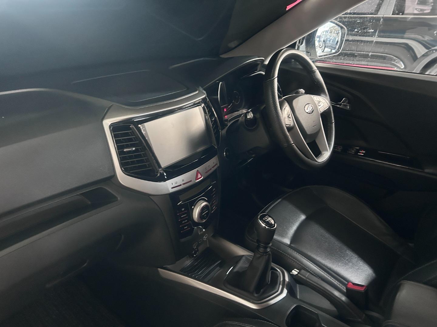 2023 Mahindra XUV300 1.5TD W8