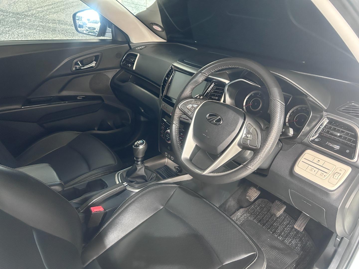 2023 Mahindra XUV300 1.5TD W8