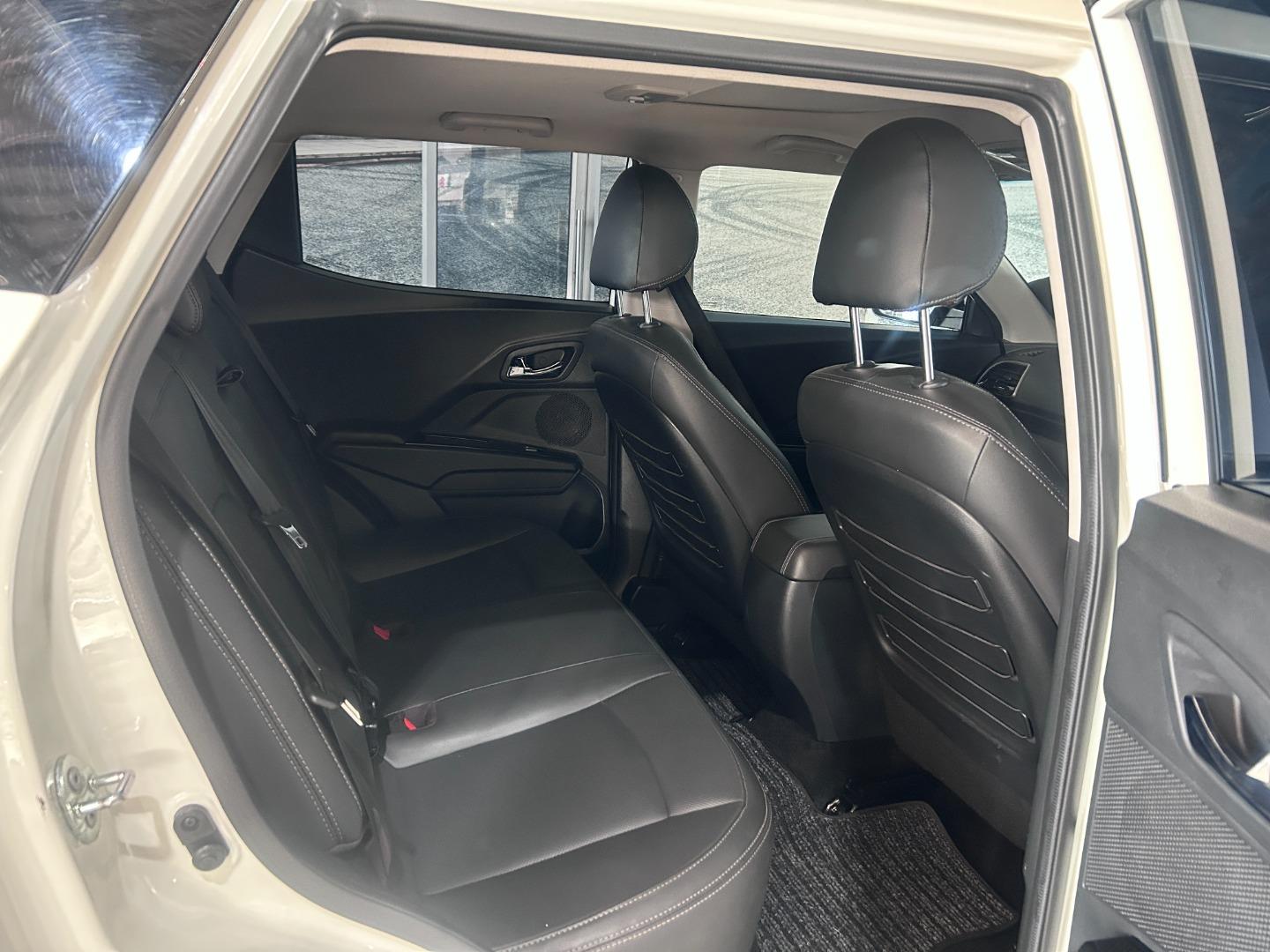 2023 Mahindra XUV300 1.5TD W8