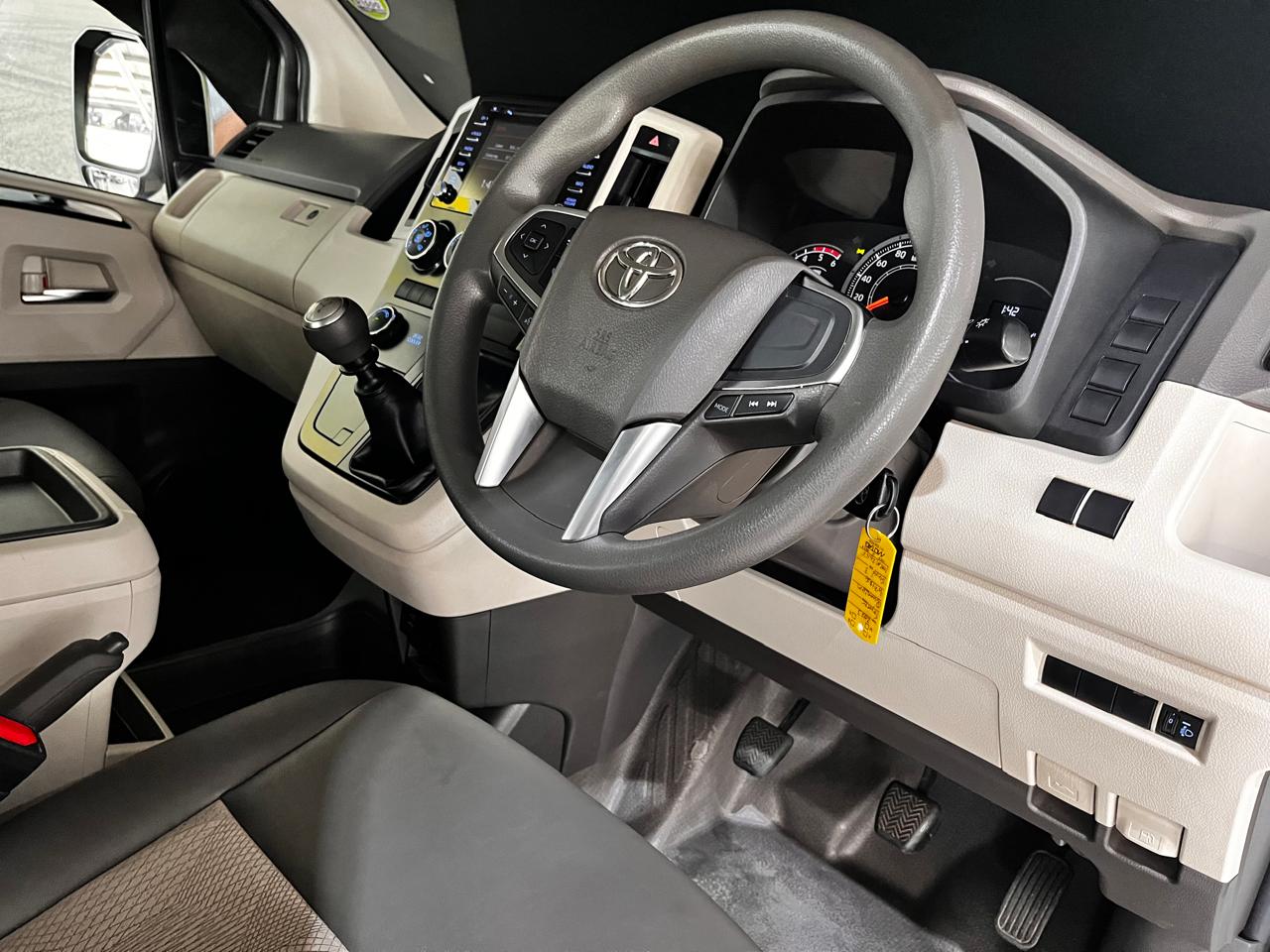 2023 Toyota Quantum 2.8 LWB Bus 11-Seater GL