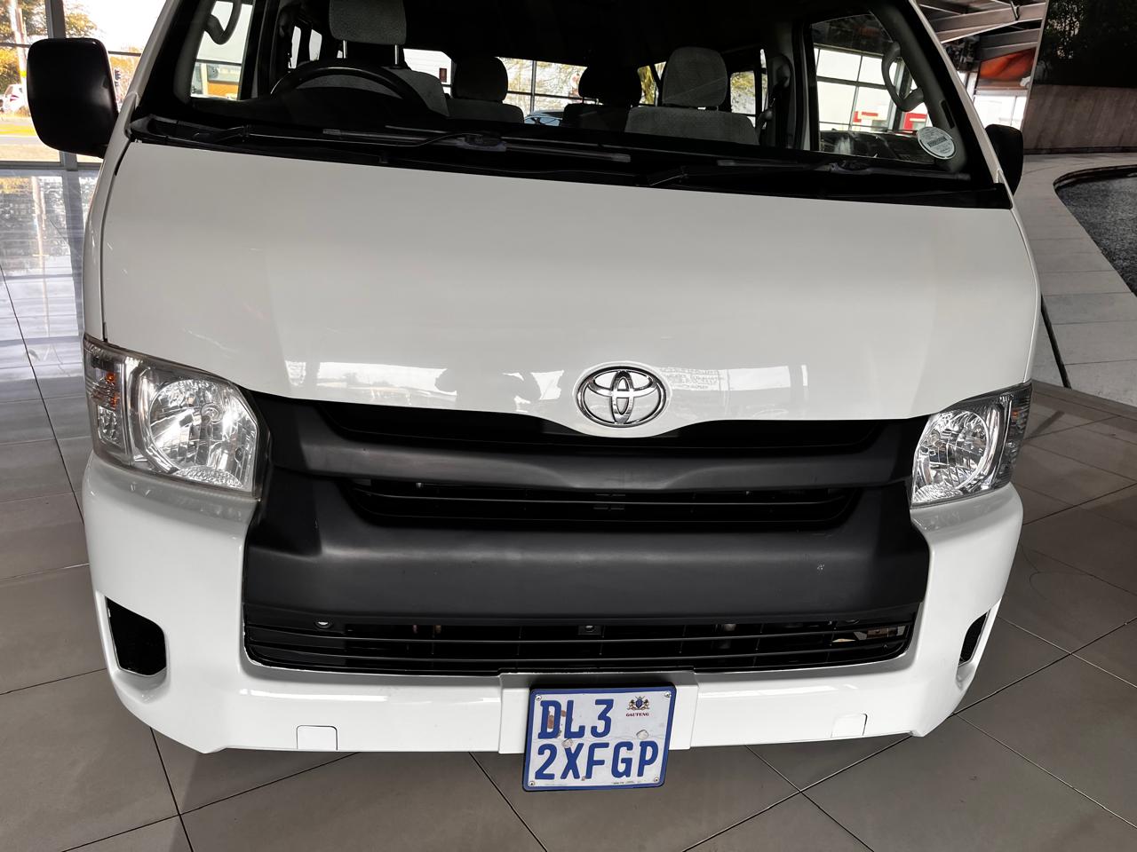 2015 Toyota Quantum 2.7 GL 10-seater bus