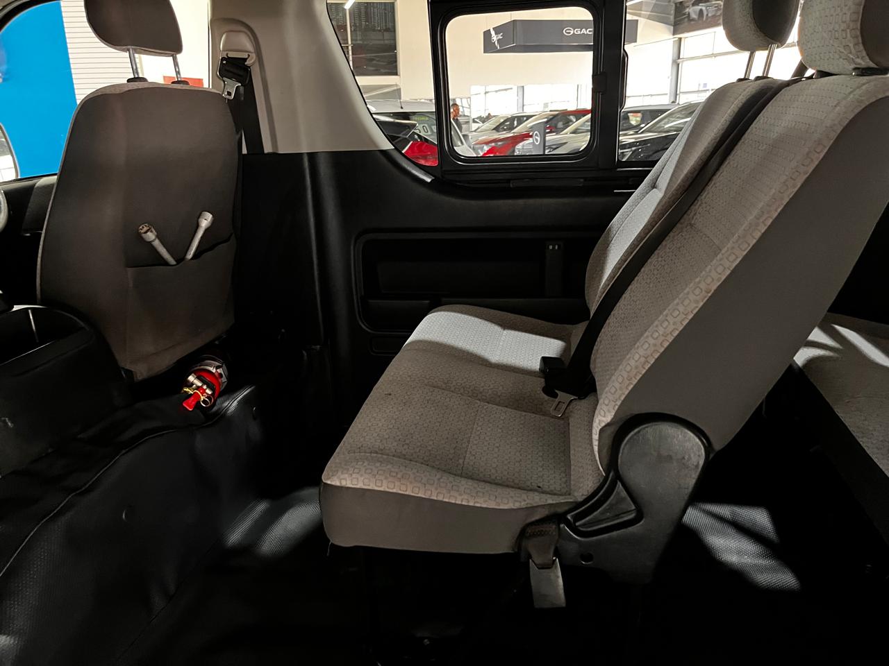 2015 Toyota Quantum 2.7 GL 10-seater bus