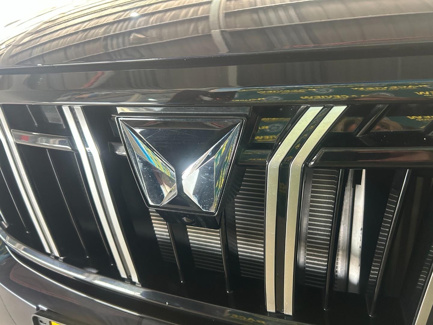 2025 Mahindra XUV700 2.0T AX5