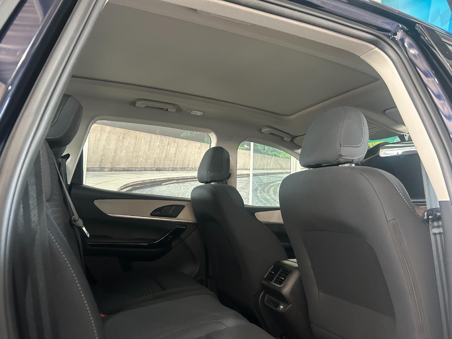 2025 Mahindra XUV700 2.0T AX5