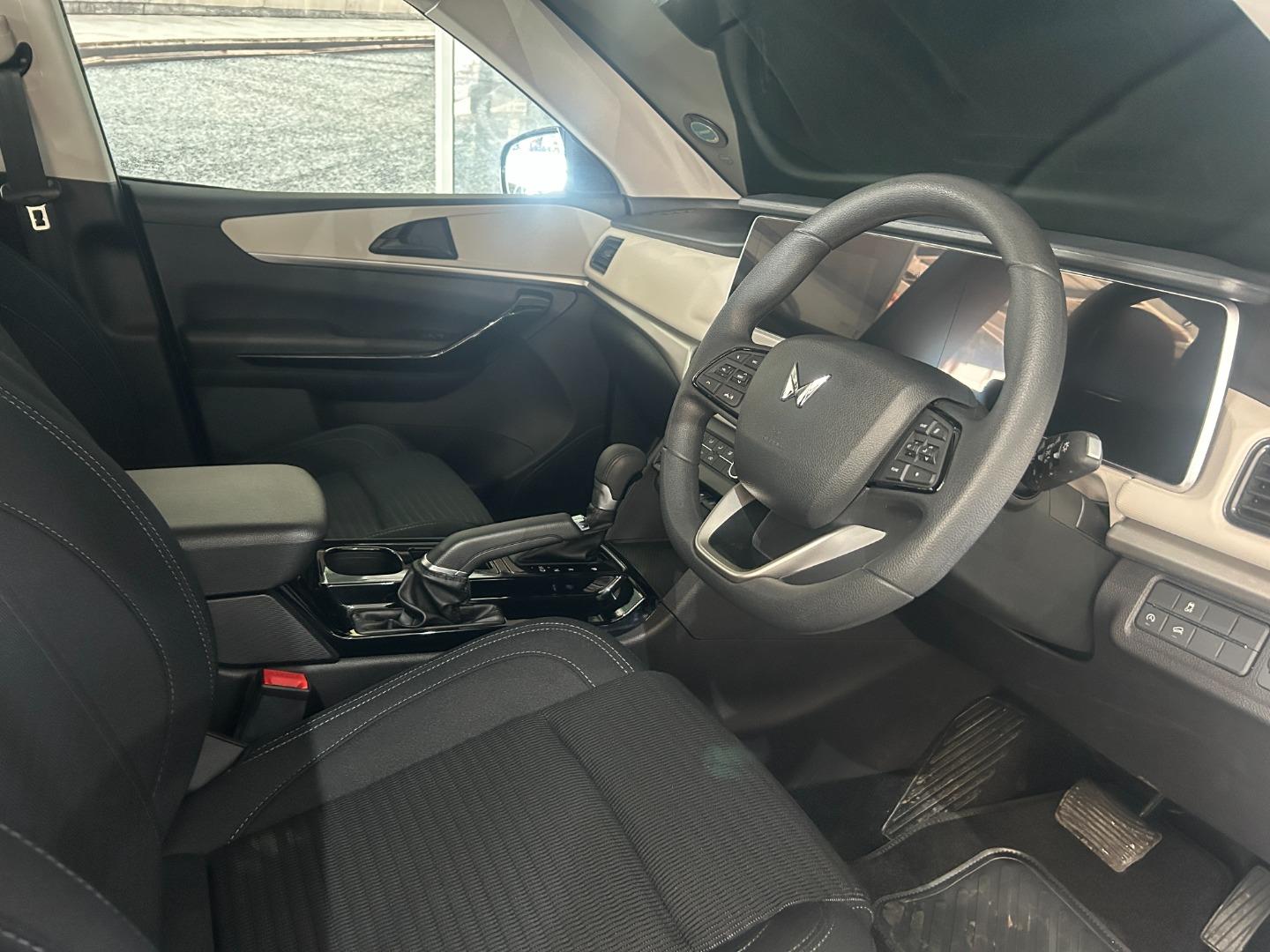 2025 Mahindra XUV700 2.0T AX5