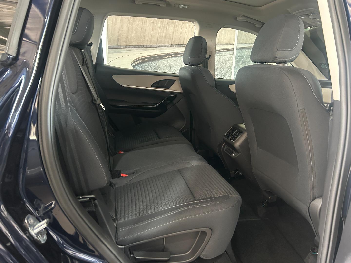 2025 Mahindra XUV700 2.0T AX5
