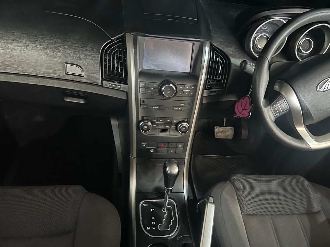 2023 Mahindra XUV500 2.2CRDe W6