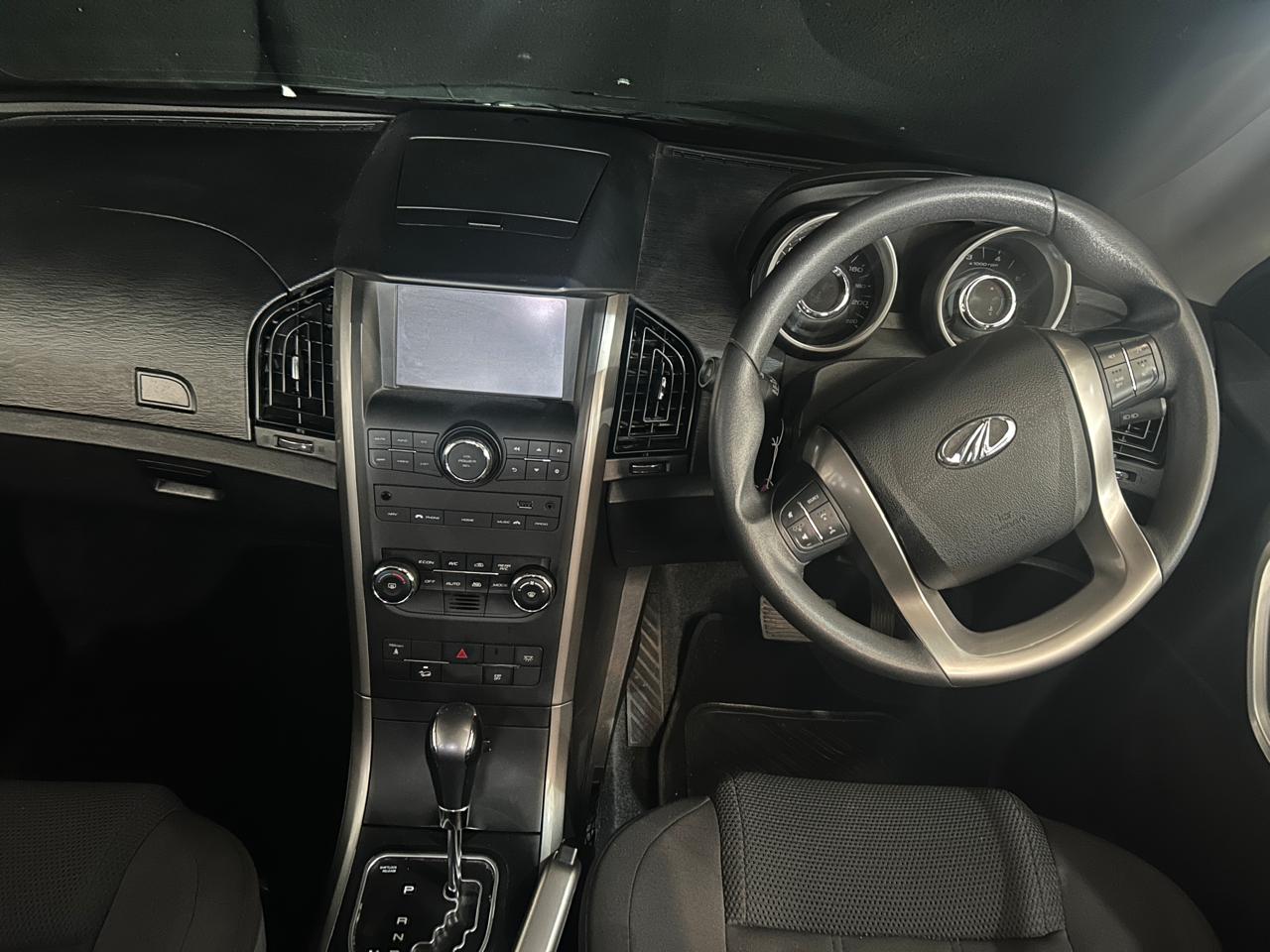 2023 Mahindra XUV500 2.2CRDe W6