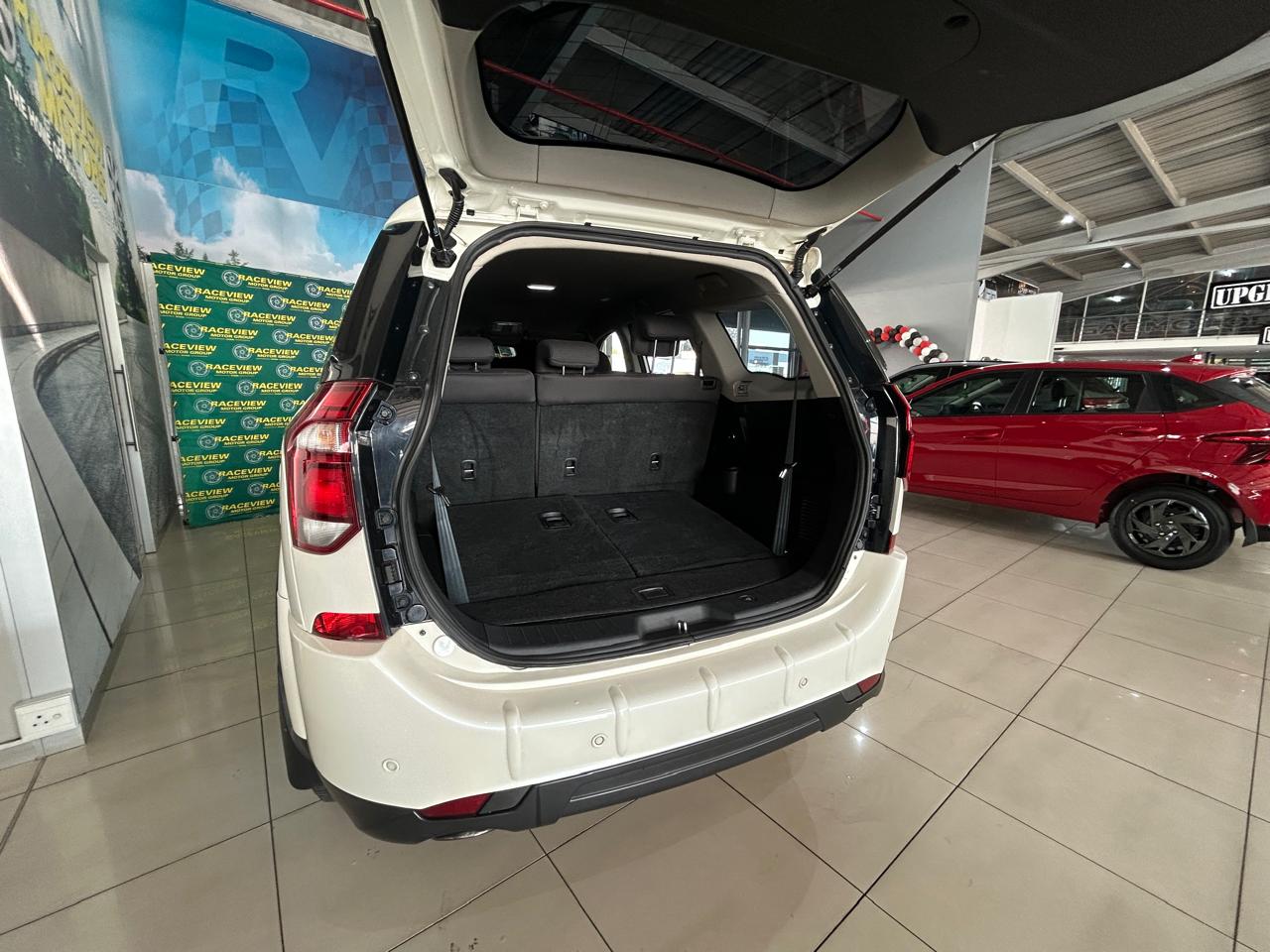 2023 Mahindra XUV500 2.2CRDe W6