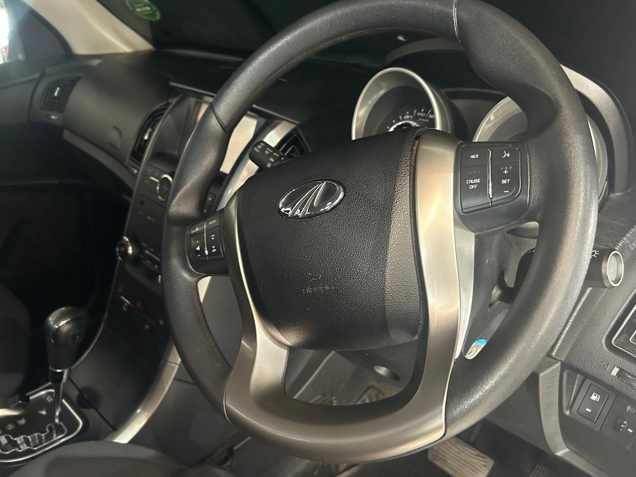 2023 Mahindra XUV500 2.2CRDe W6