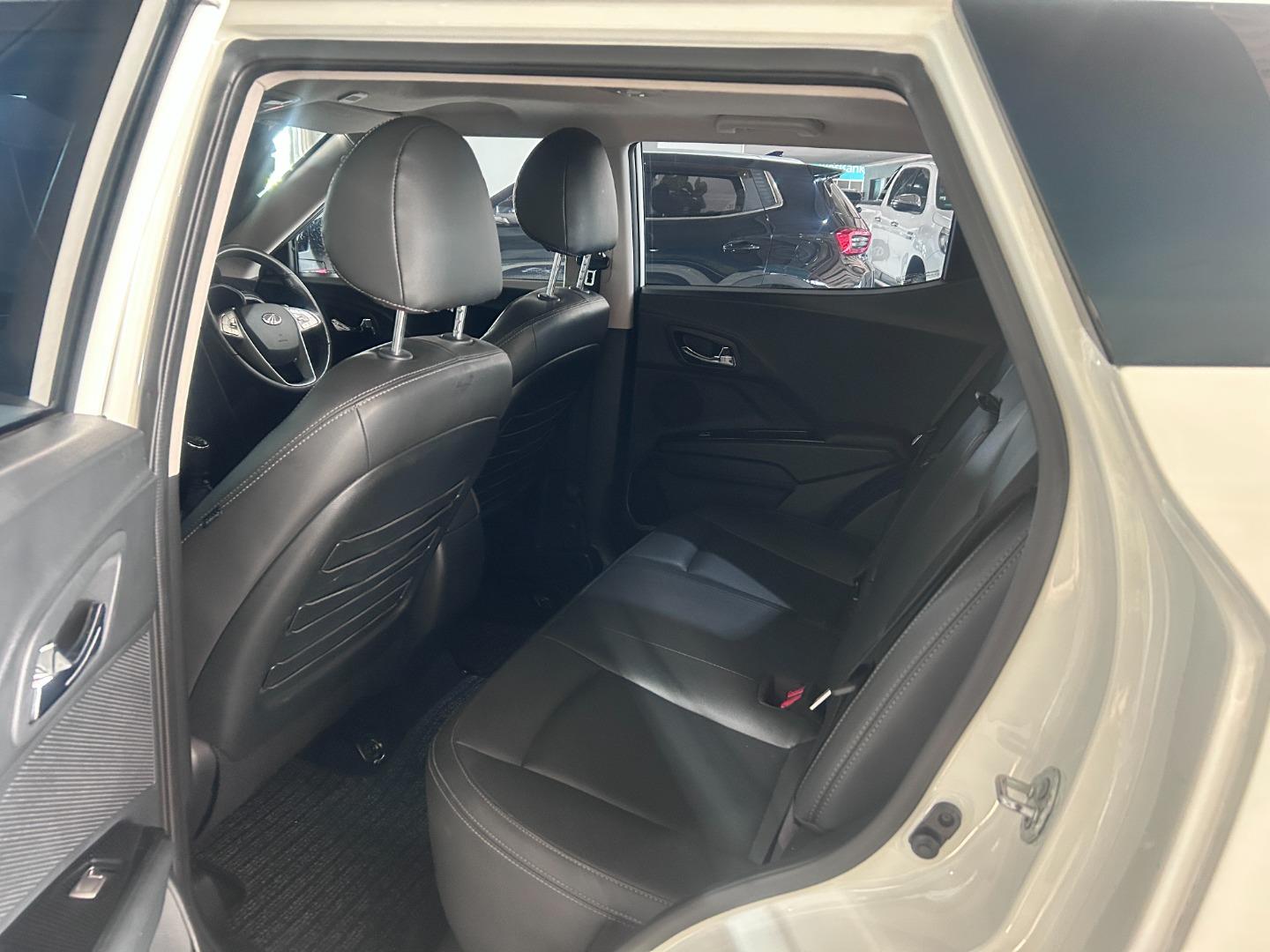 2023 Mahindra XUV300 1.5TD W8